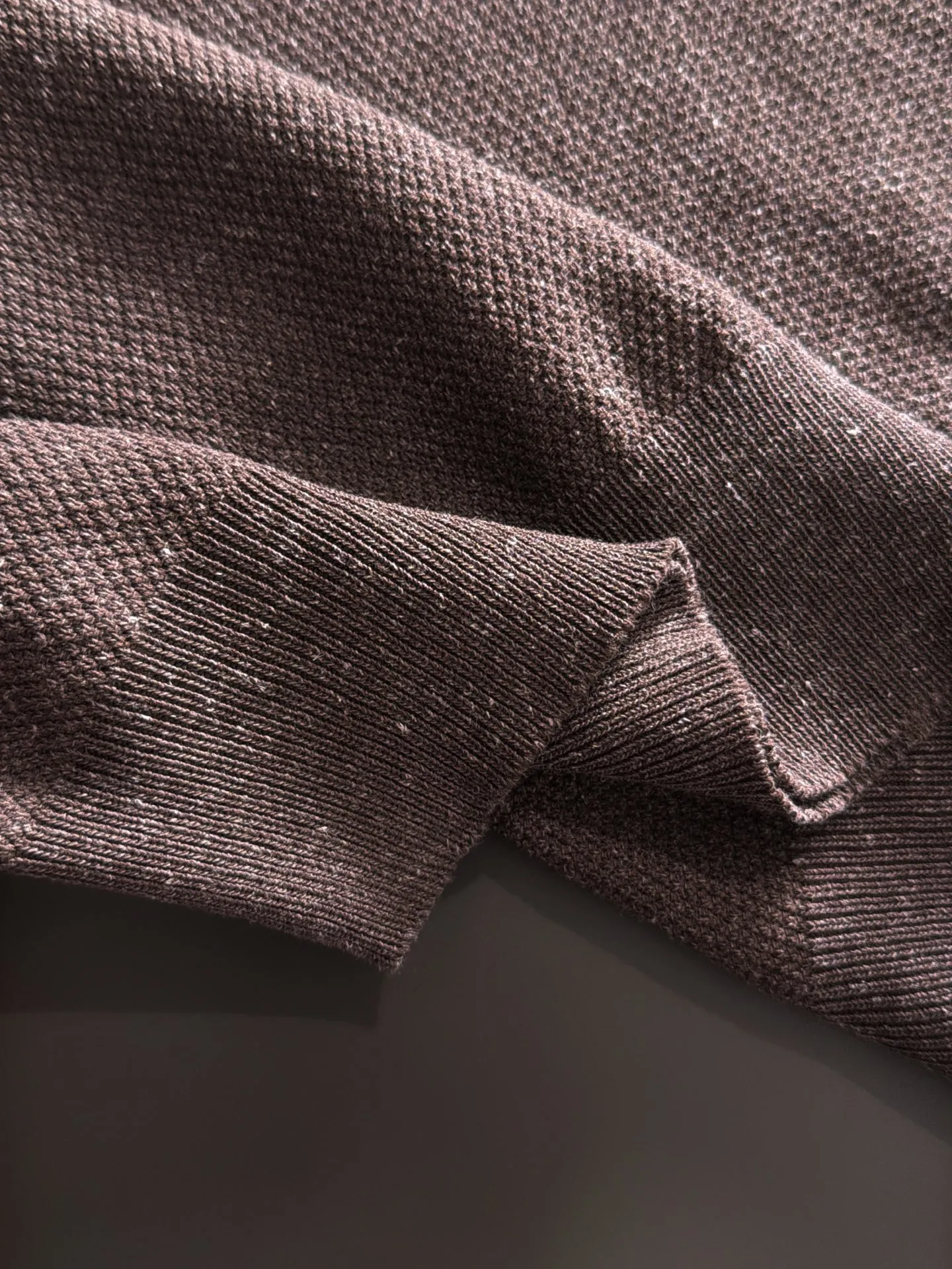 Next day shipment LP high quality Loro Piana 26ss New Arrival men's short-sleeved T-shirt Made of combed cotton yarn knitted cotton fabric, no pressure when entering and exiting the counter Exclusive control of raw materials It feels substantial when weighed, and the upper body is more textured than ordinary T-shirts. This texture can cope with the weather easily and is suitable for both hot and cold! Loose fit design, looks noble. The only correct version is available Size: M to XXXL